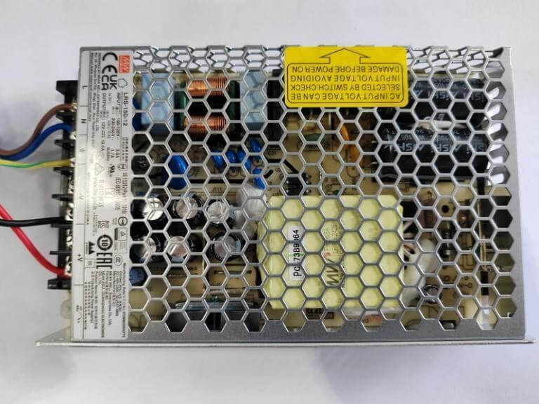 vitrine-eclairee-en-verre-composants-electriques-fiables vitrine-eclairee-en-verre-composants-electriques-fiables